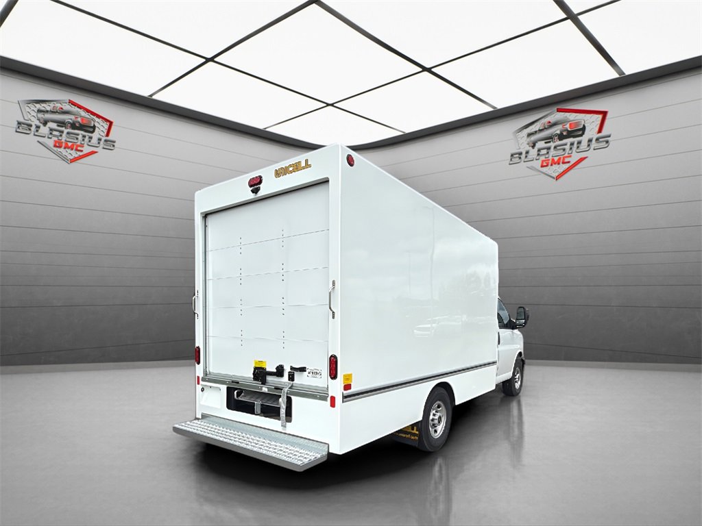 2025 Gmc Savana Cutaway 3500 photo 3
