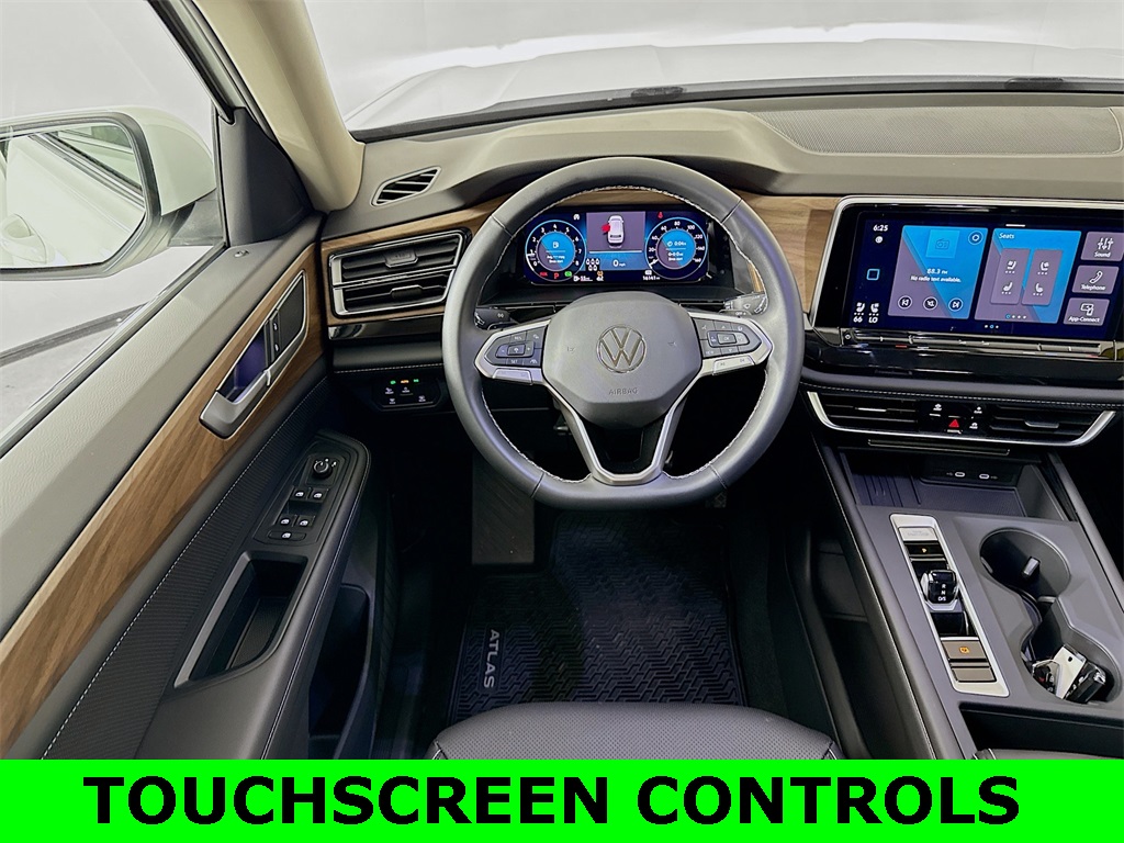 2025 Volkswagen Atlas SE photo 3