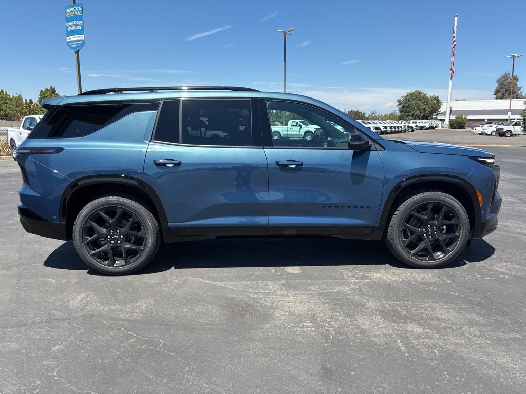 2026 Chevrolet Traverse RS photo 2