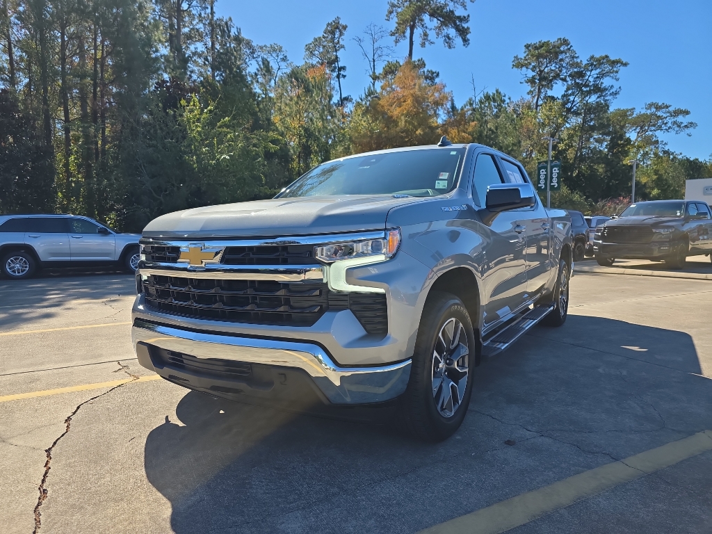 2024 Chevrolet Silverado 1500 LT photo 3
