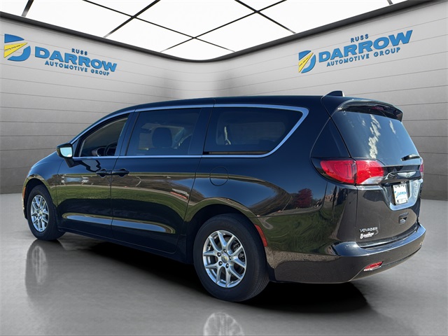 2022 Chrysler Voyager LX photo 3