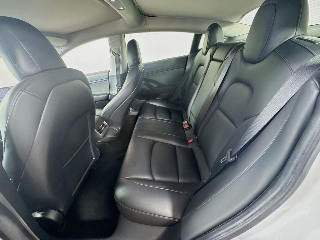 2020 Tesla Model 3 Standard Range Plus photo 22