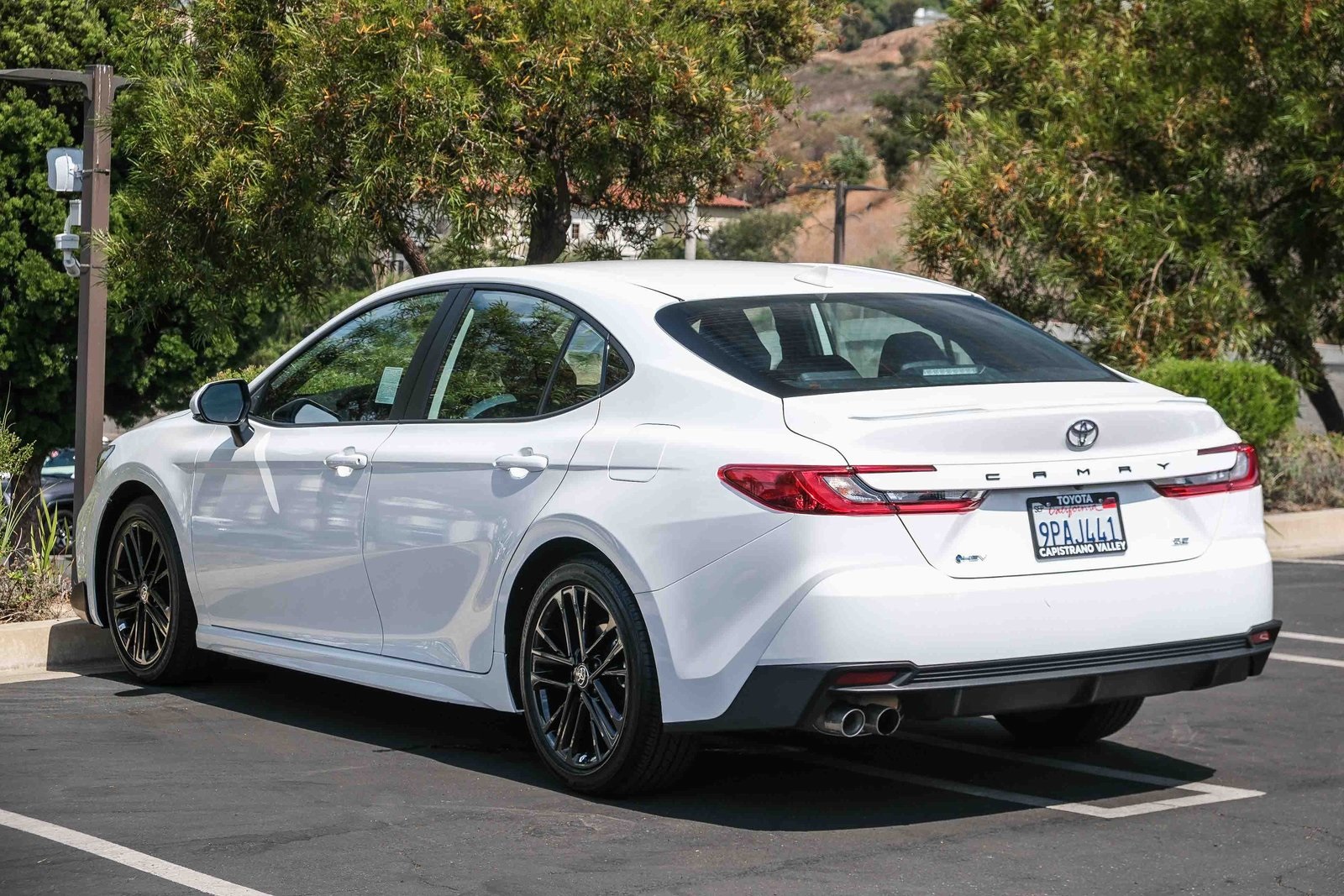 2025 Toyota Camry SE photo 7
