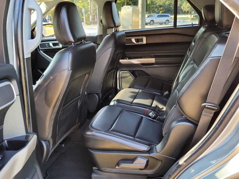 2023 Ford Explorer XLT photo 4