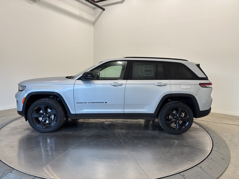 2025 Jeep Grand Cherokee Altitude Laredo X photo 2