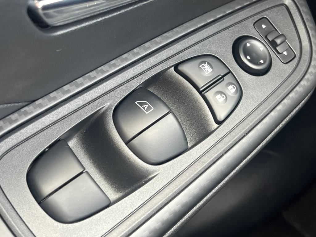 2025 Nissan Versa 1.6 SV photo 18