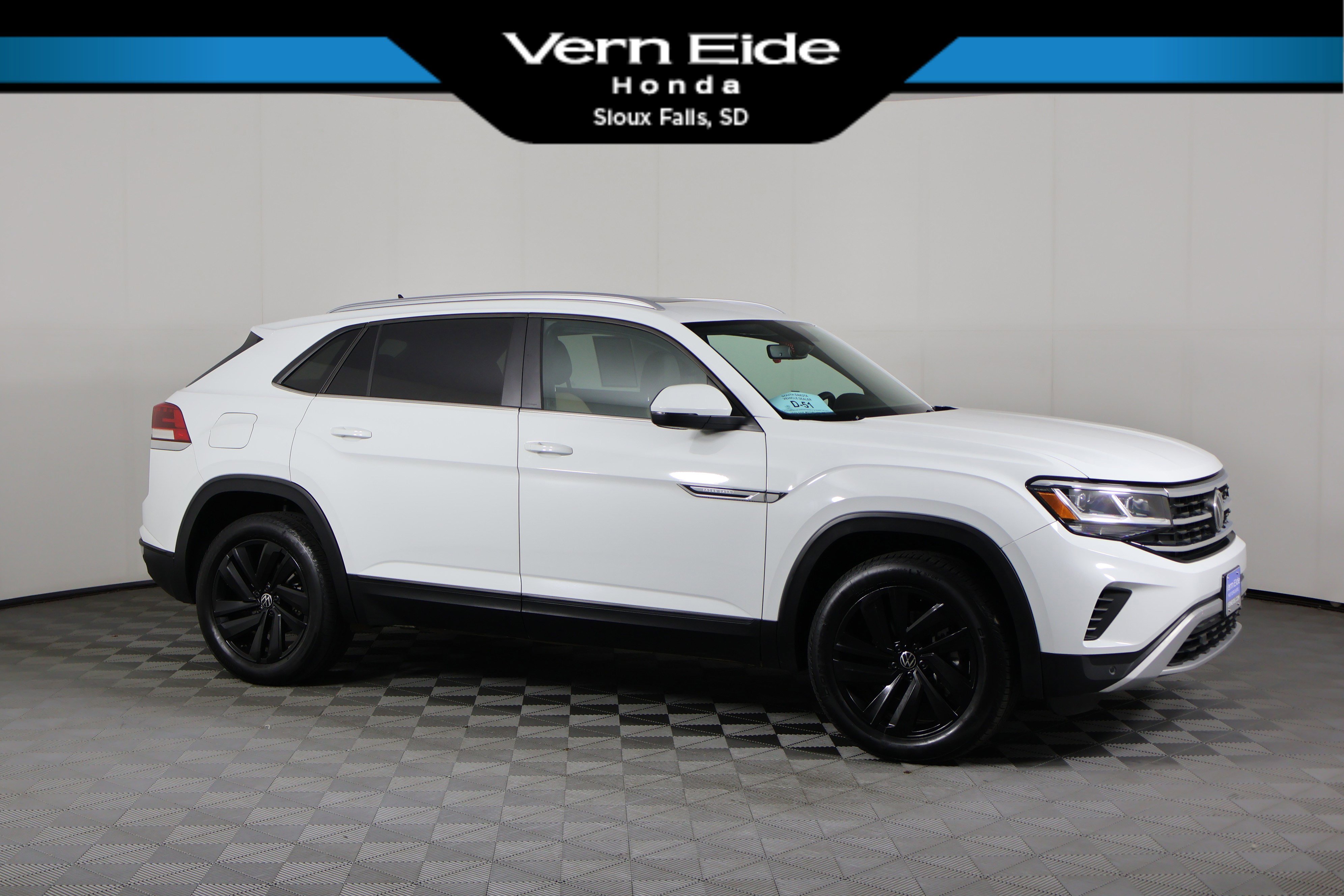 2022 Volkswagen Atlas Cross Sport SE w/Tech's photo