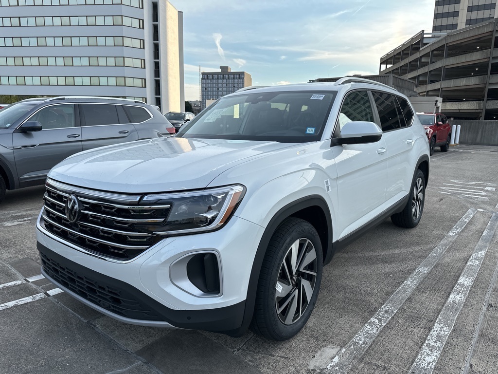 2024 Volkswagen Atlas SEL photo 3