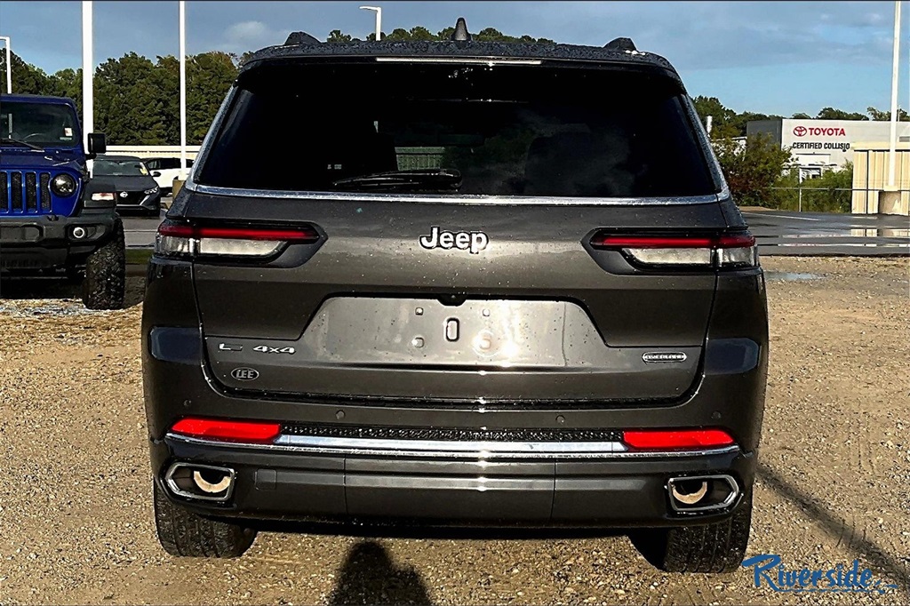 2022 Jeep Grand Cherokee Overland photo 3