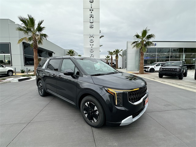 2026 Kia Carnival LXS's photo