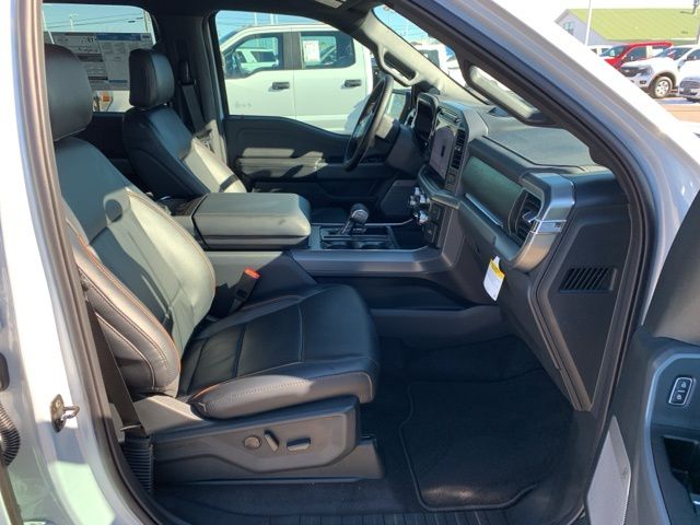 2025 Ford F-150 Lariat photo 2