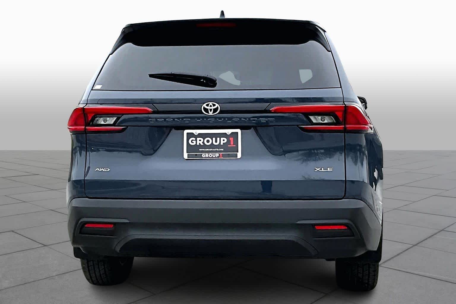 2024 Toyota Grand Highlander XLE AWD photo 2