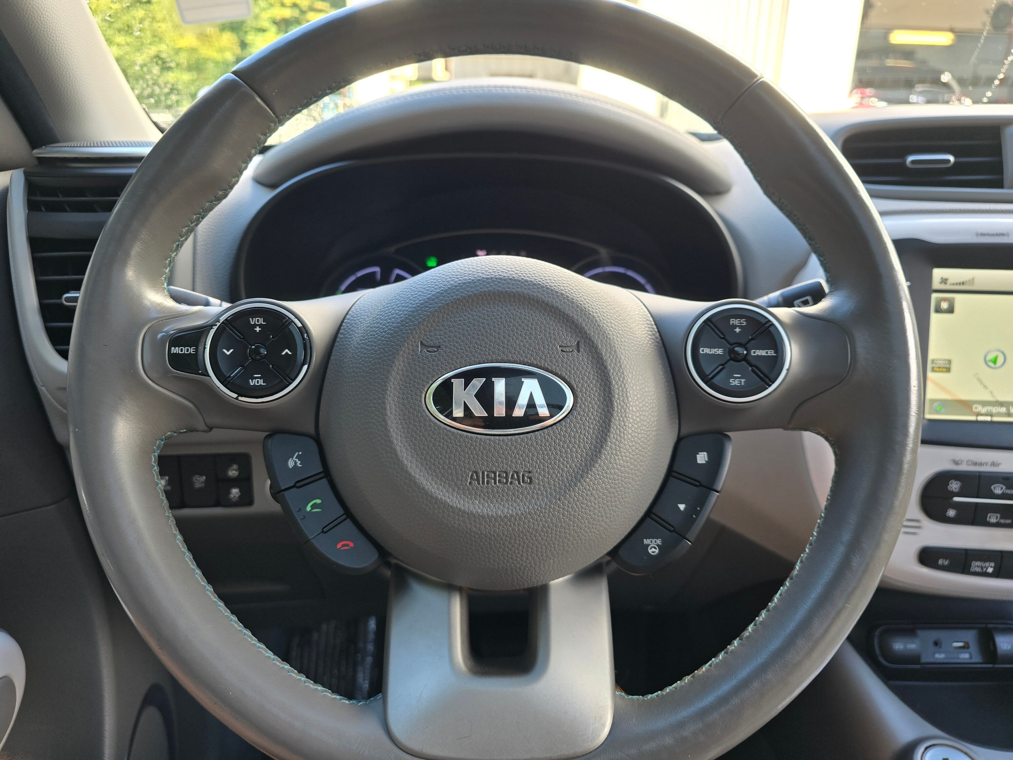 2016 Kia Soul EV Plus photo 2