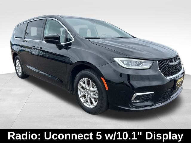 2024 Chrysler Pacifica Touring L photo 3