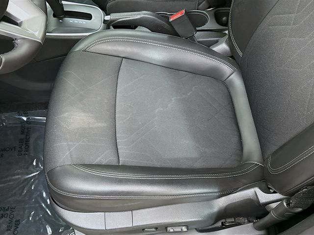 2021 Chevrolet Trax LT photo 17