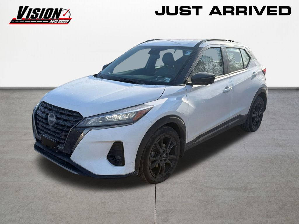 2023 Nissan Kicks SR's photo