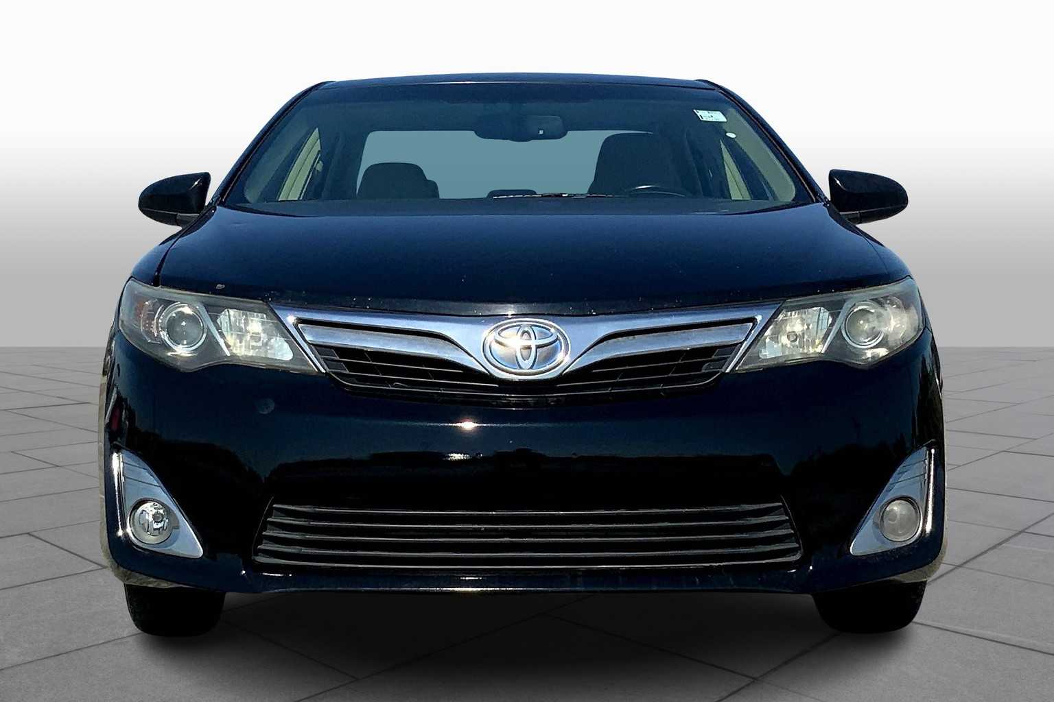 2014 Toyota Camry Hybrid XLE photo 2