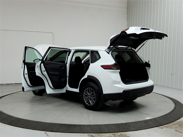 2025 Nissan Rogue S photo 13