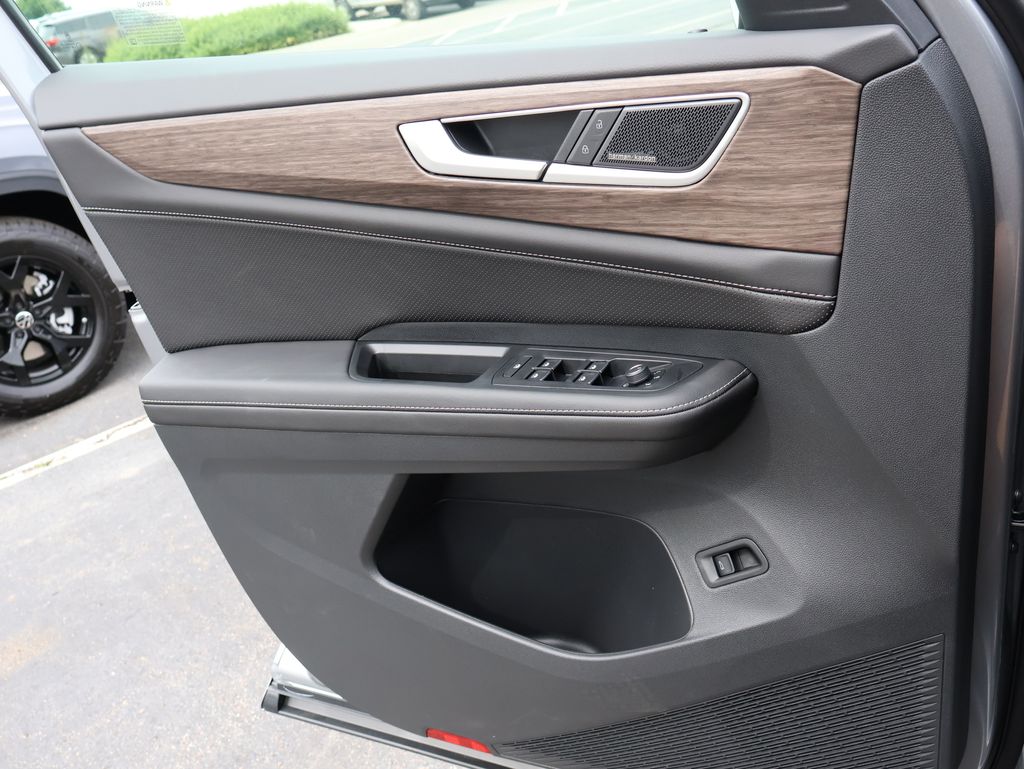 2025 Volkswagen Atlas SEL Premium R-Line photo 35