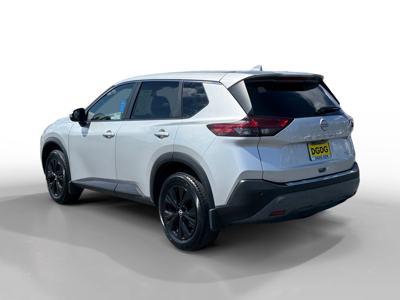 2023 Nissan Rogue SV photo 3