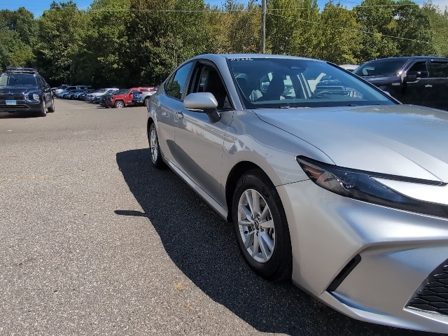 2025 Toyota Camry LE photo 4