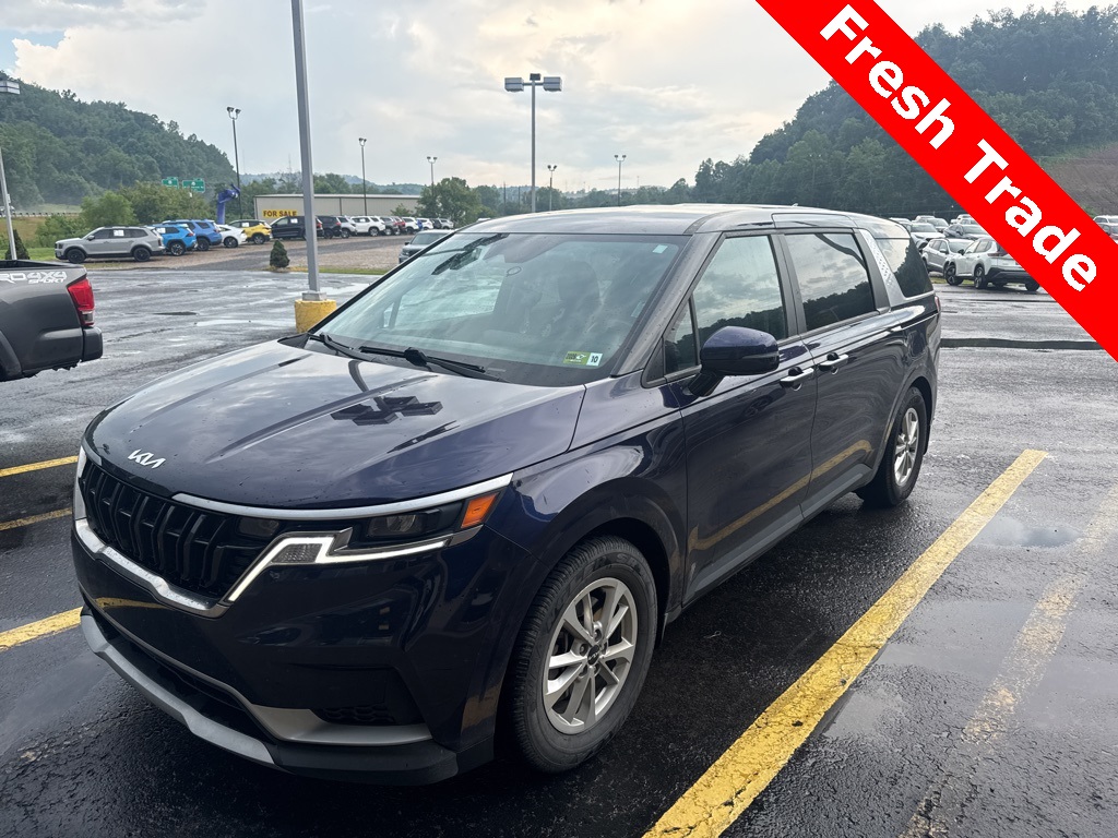 2024 Kia Carnival LX's photo