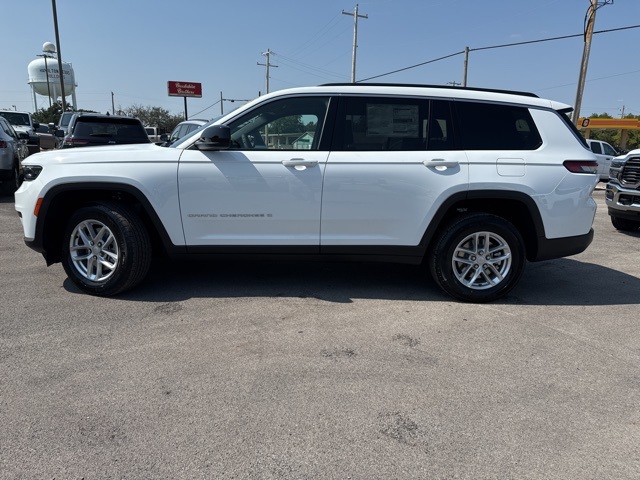 2025 Jeep Grand Cherokee Laredo photo 3