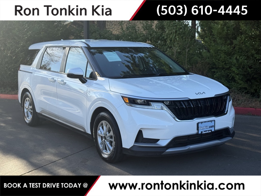 2024 Kia Carnival LX's photo