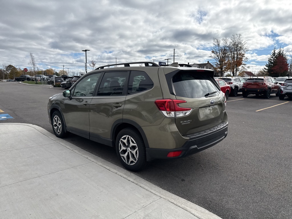2023 Subaru Forester Premium photo 2