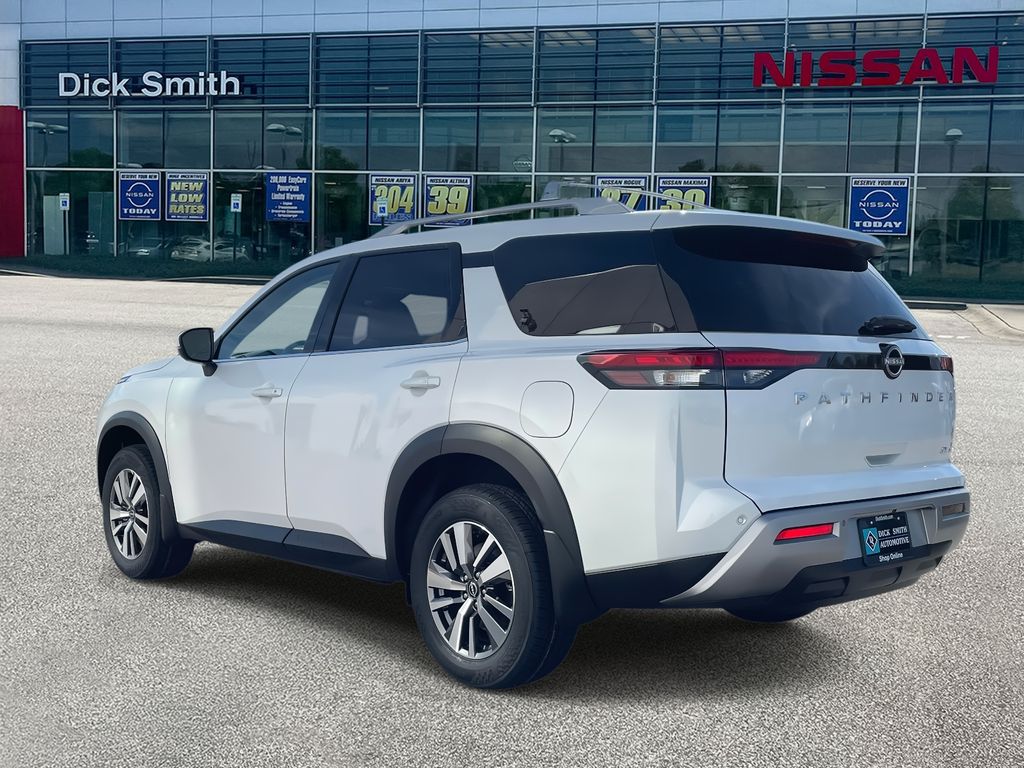 2025 Nissan Pathfinder SL photo 2