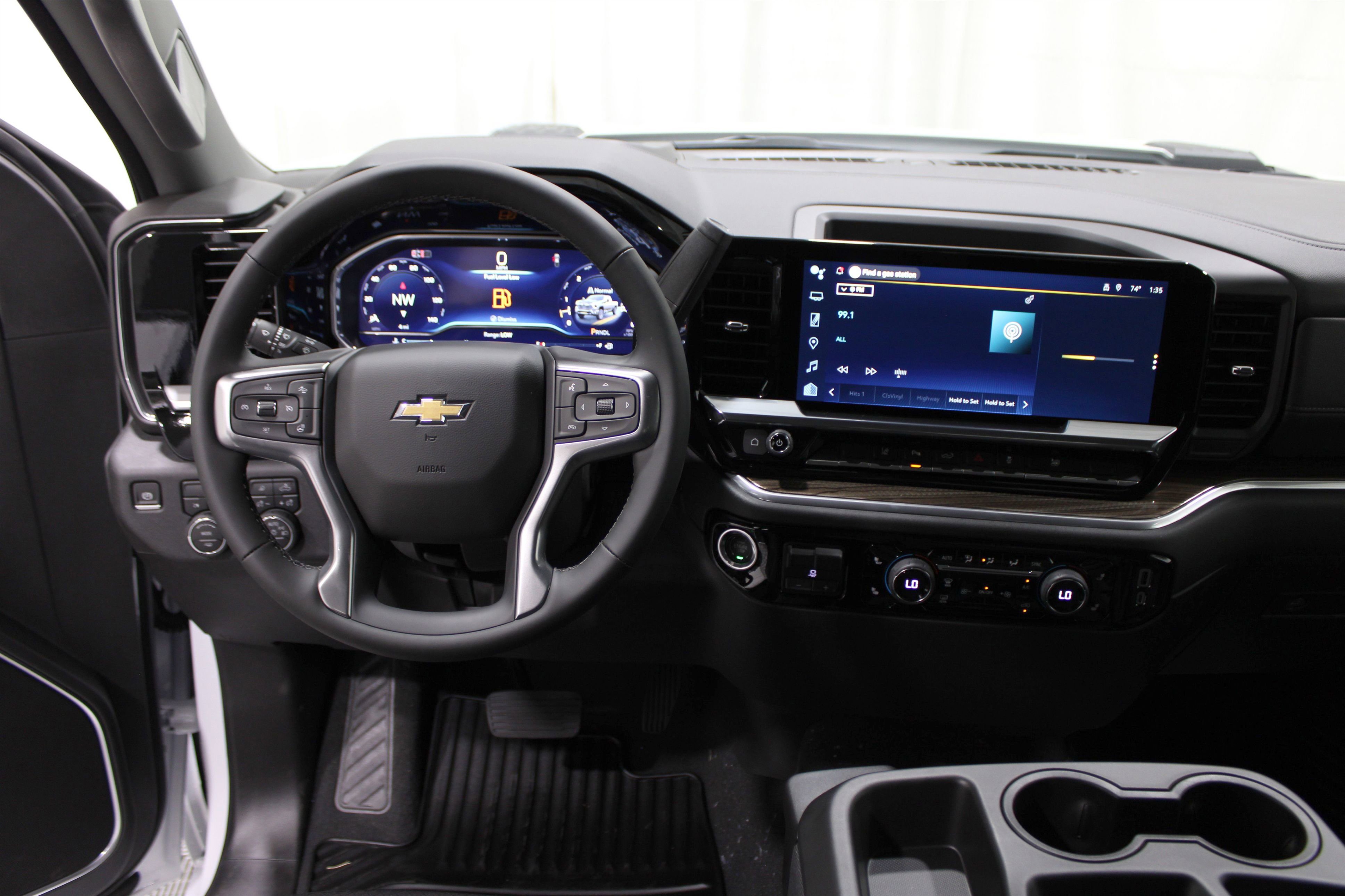 2025 Chevrolet Silverado 2500HD LT photo 2