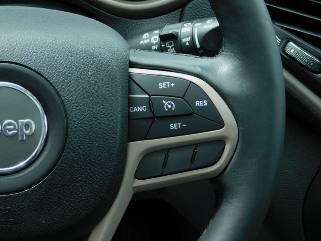 2017 Jeep Cherokee Limited photo 14