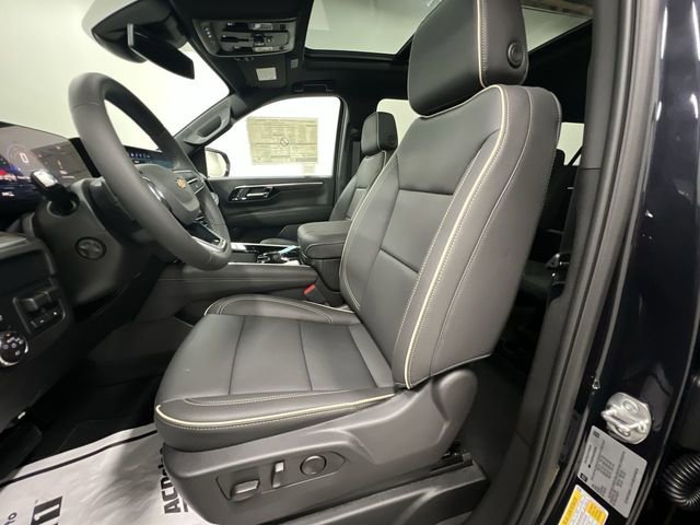 2025 Chevrolet Suburban Premier photo 18