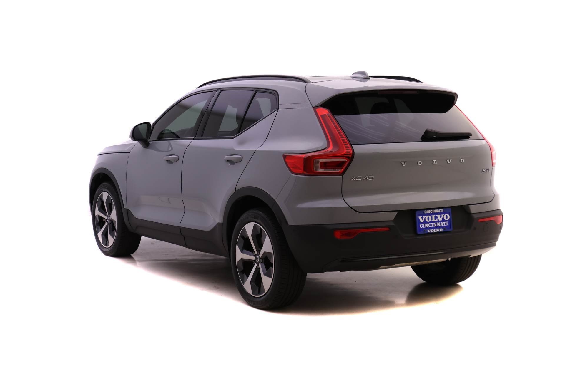 2024 Volvo XC40 Plus photo 4