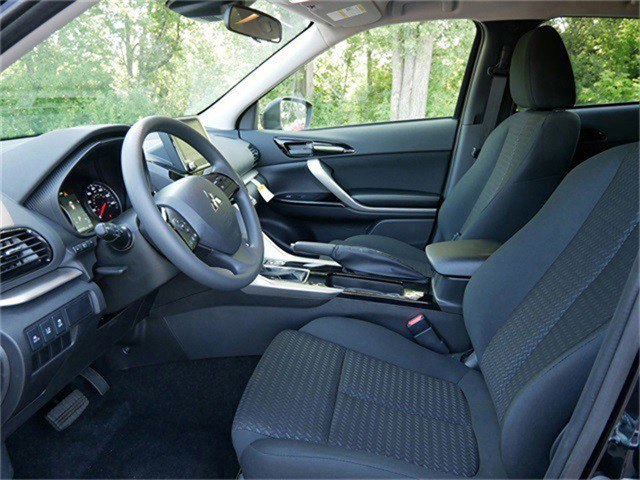 2025 Mitsubishi Eclipse Cross LE photo 4