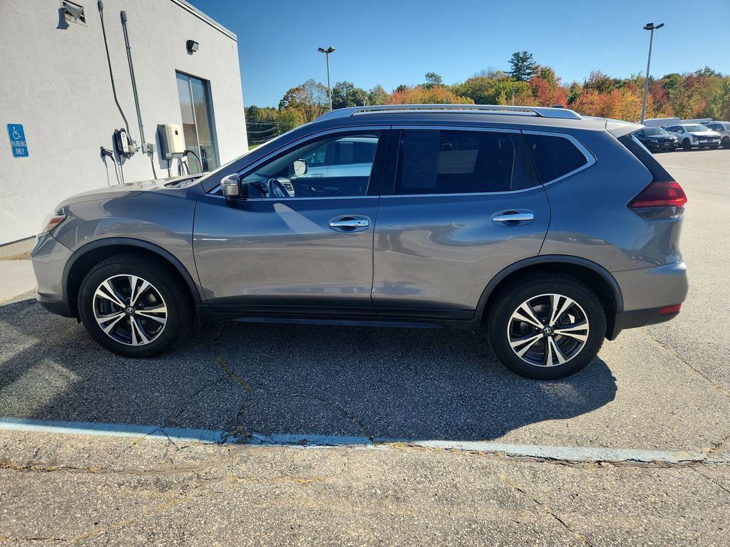 2019 Nissan Rogue SV photo 4