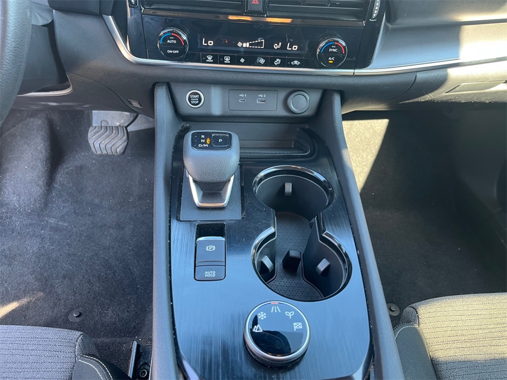 2022 Nissan Rogue SV photo 15