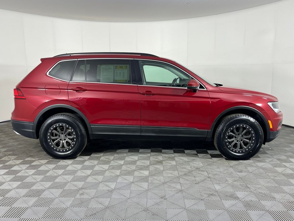 2019 Volkswagen Tiguan SEL photo 4