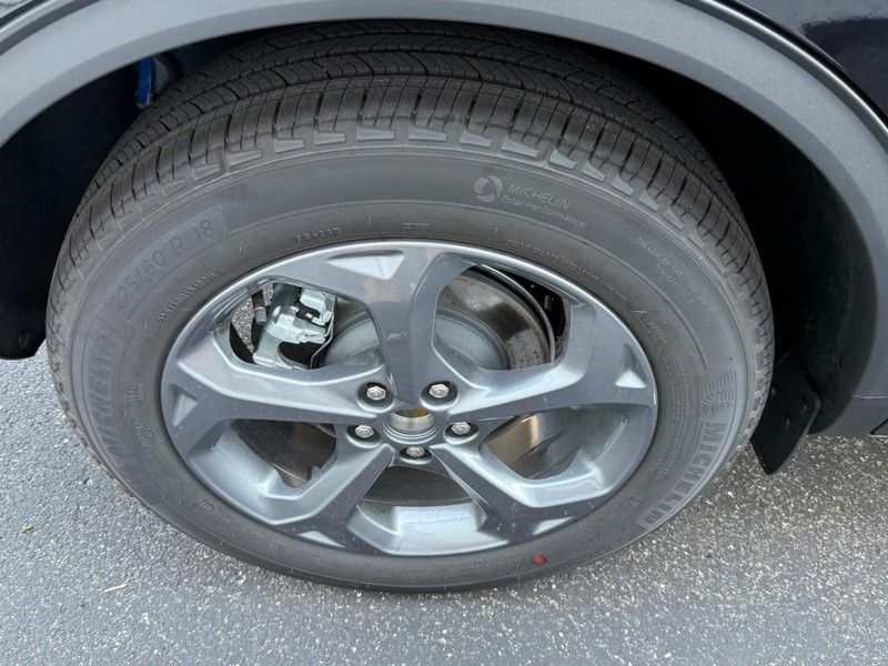 2025 Ford Escape ST-Line photo 5