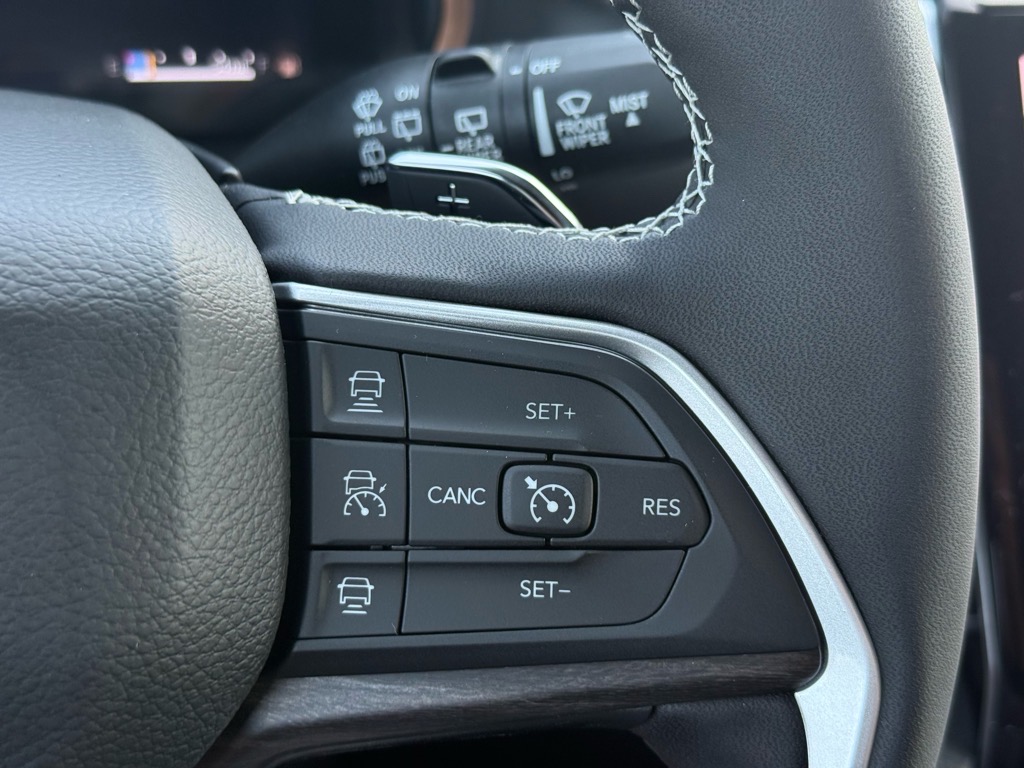 2025 Jeep Grand Cherokee Limited photo 9