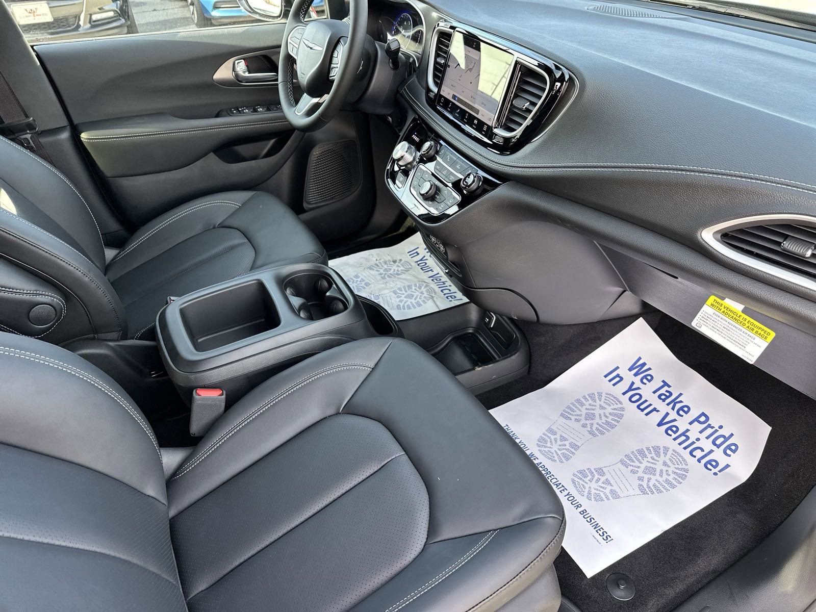 2025 Chrysler Pacifica photo 14