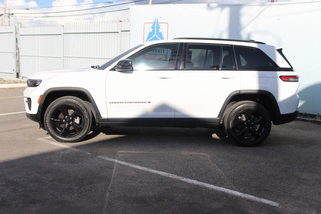2023 Jeep Grand Cherokee Altitude photo 4