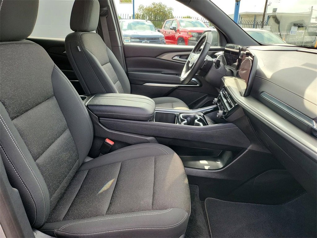 2025 Chevrolet Traverse photo 19