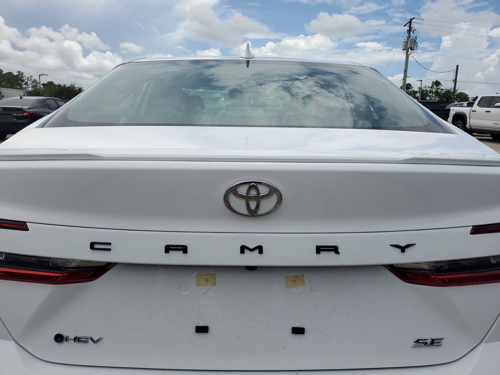 2025 Toyota Camry SE photo 13