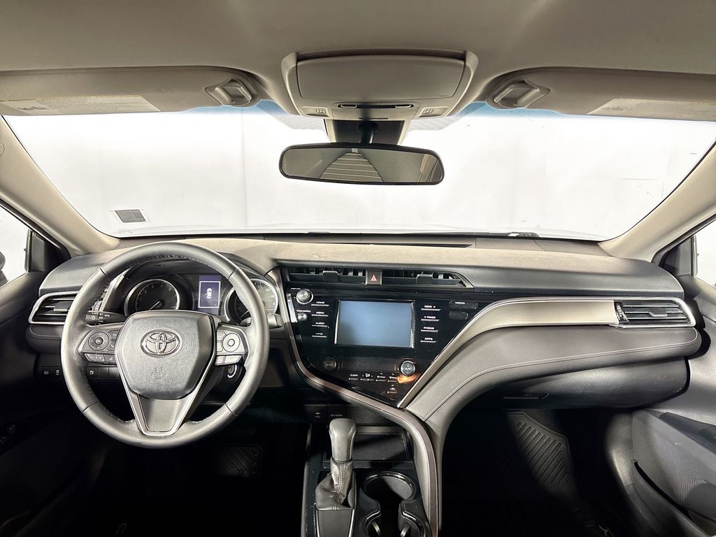 2018 Toyota Camry SE photo 12