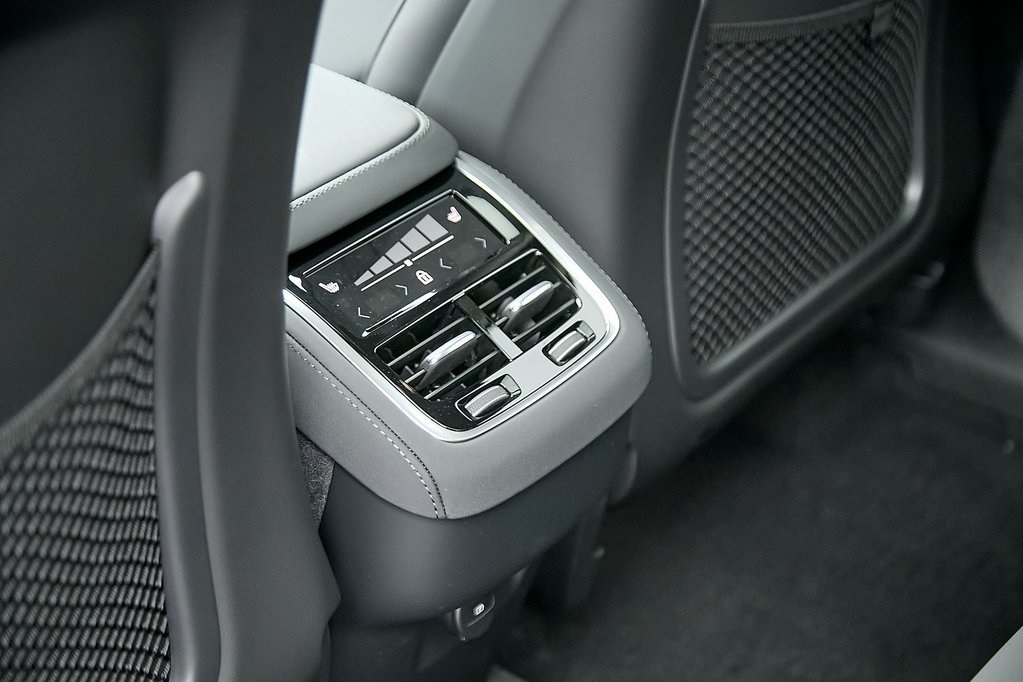 2025 VOLVO XC90 - Image 19