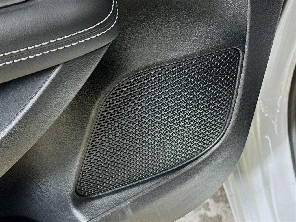 2026 Chrysler Pacifica photo 13