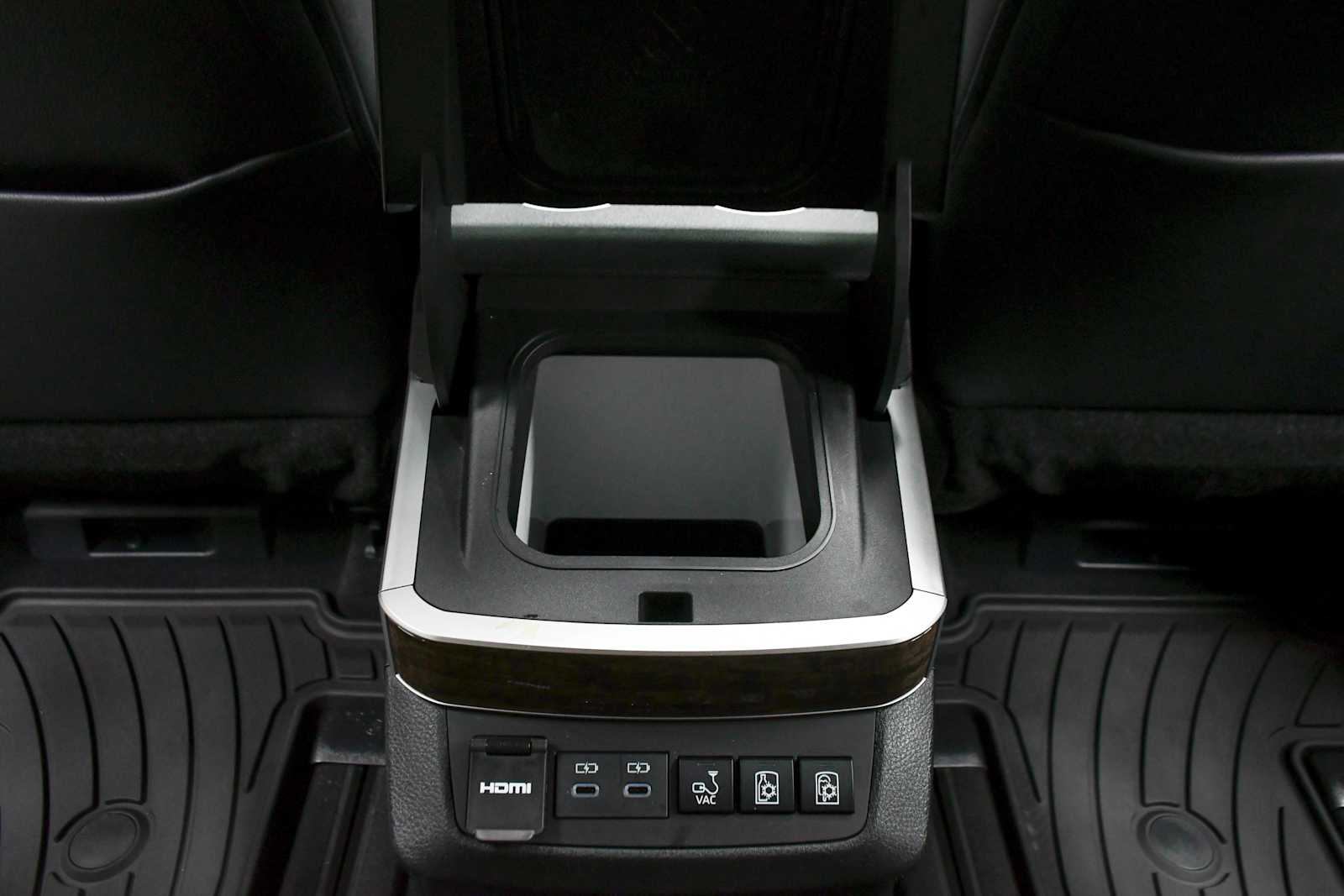 2025 Toyota Sienna Platinum photo 24