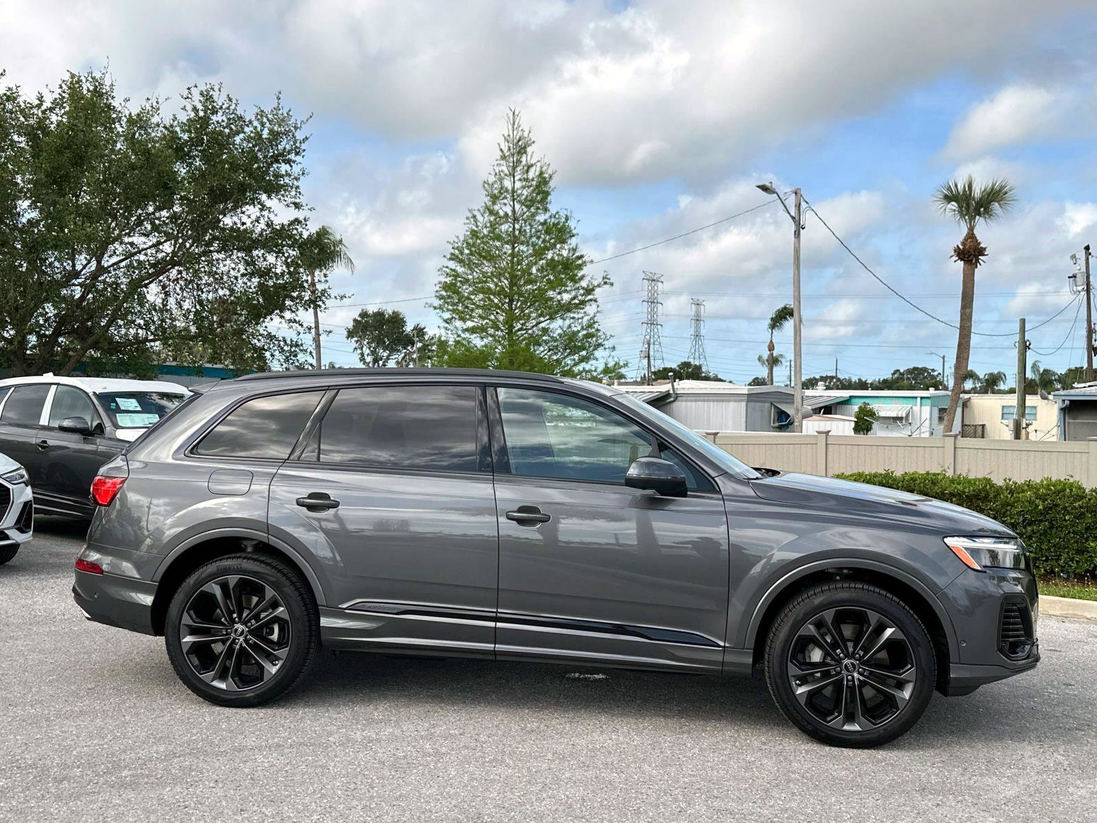 2025 Audi Q7 55 Premium Plus photo 3