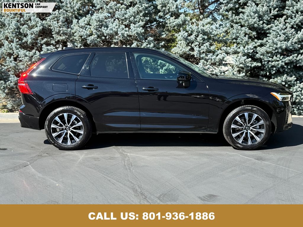 2025 Volvo XC60 B5 Plus photo 10